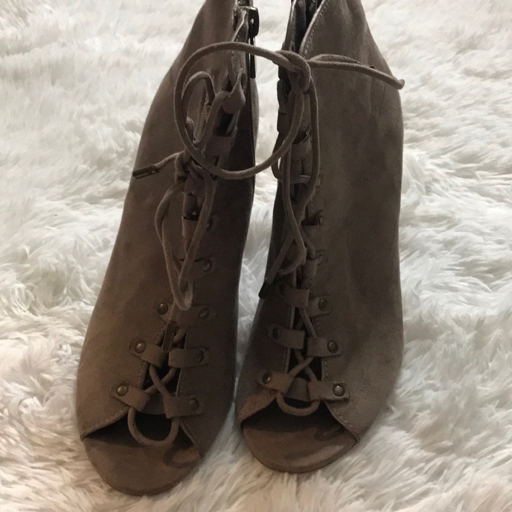 Heels - Picture 1 of 3